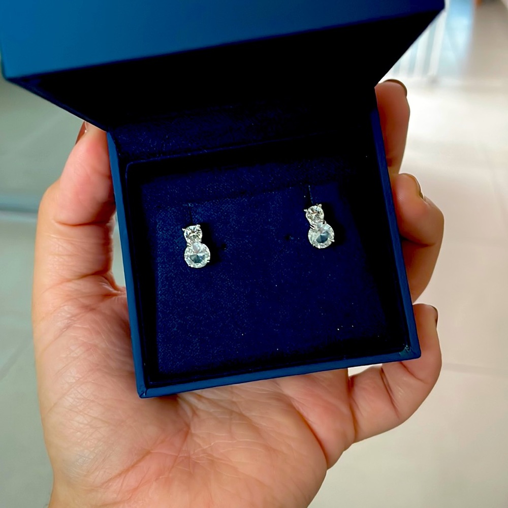 BEAUTIFUL SWAROVSKI Studs- ORIGINAL